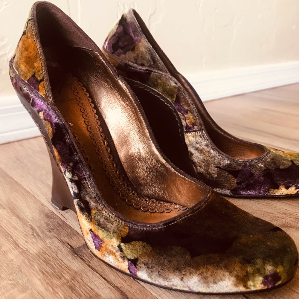 J Vincent heels multi colored velvet size 7